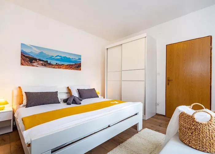 Holiday Home Zelengrad 度假居 Zelengrad