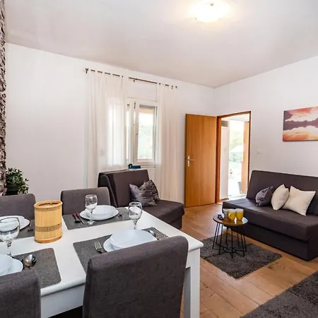 Holiday Home Zelengrad Ferienhaus Zelengrad