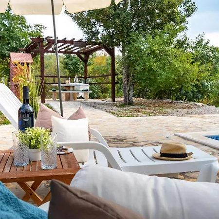 Ferienhaus Holiday Home Zelengrad