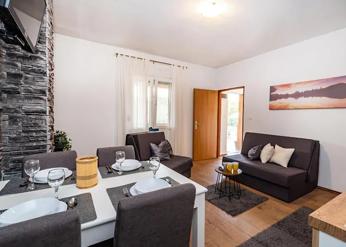 Holiday Home Zelengrad 펜션 Zelengrad